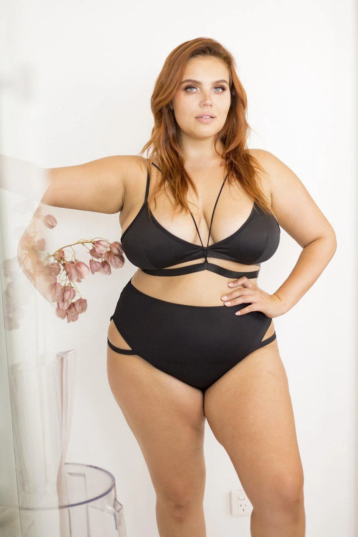 Most Loved Lunalae Bella Top - Black 3 Most Loved Lunalae Bella Top - Black