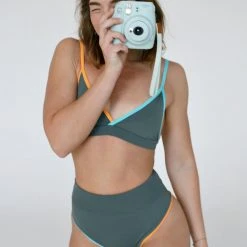 New In Exo Wear Triangle Top - Grey