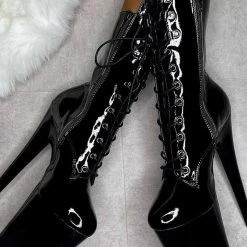 Hella Heels LipKit 8inch Boots - Black Beatles